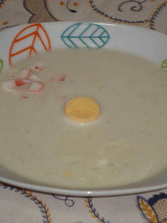 Una foto de Crema de calabacín con palitos de cangrejo