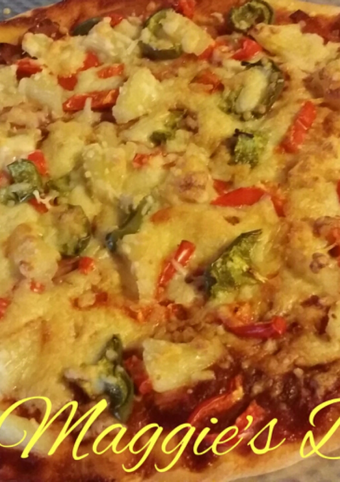 Una foto de Pizza Hawaiana con salsa BBQ