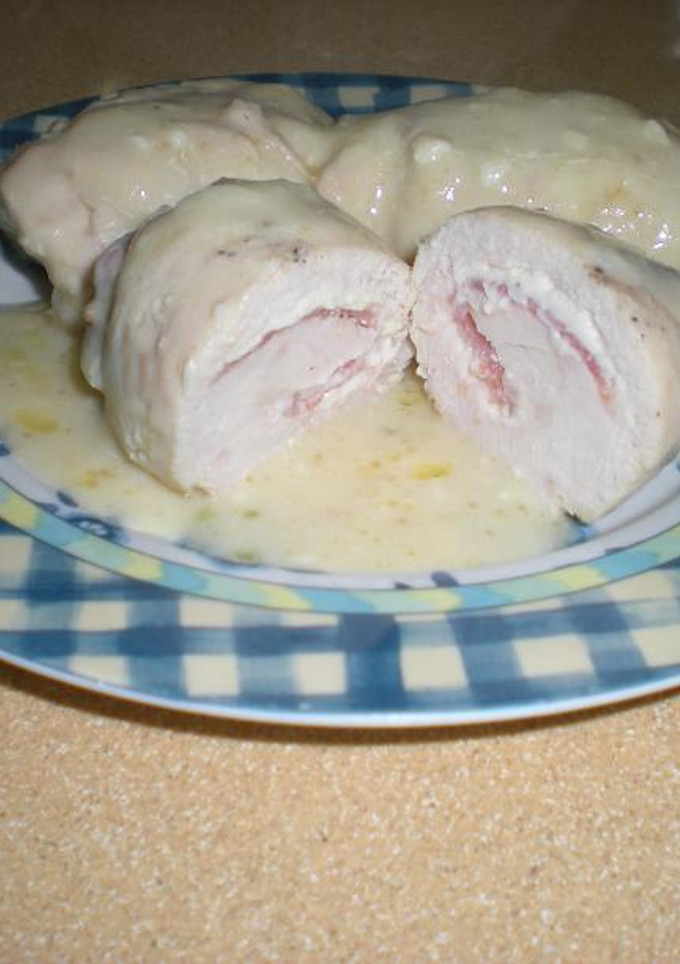 Una foto de Rollitos de pechuga rellenos de bacón y queso