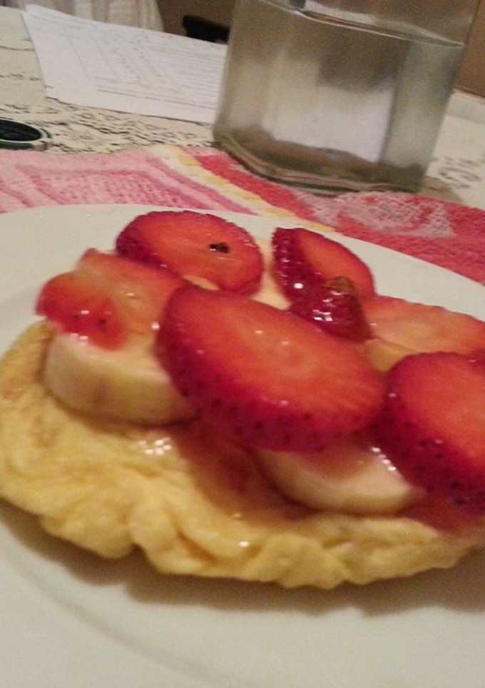 Una foto de Tortilla dulce con frutos rojos