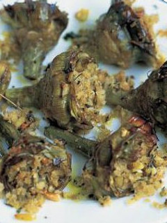 Una foto de Alcachofas al horno con almendras mollar y hierbas aromáticas