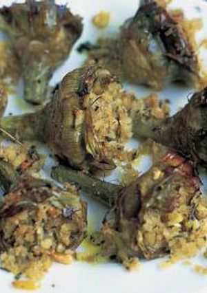 Una foto de Alcachofas al horno con almendras mollar y hierbas aromáticas