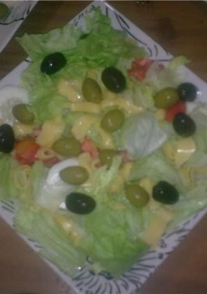 Una foto de Ensalada mediterránea con berenjenas