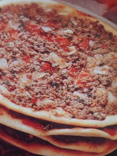 Una foto de Empanadas árabes, versión pizzas