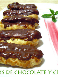 Una foto de Éclairs de chocolate y crema