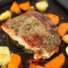 A picture of Vacío al horno con batatas.