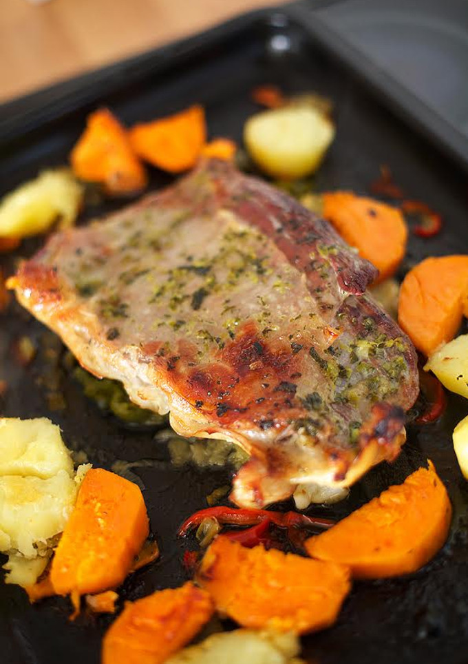 Una foto de Vacío al horno con batatas
