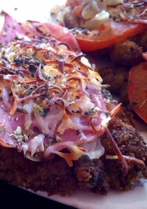 Una foto de Escalopes boloñesa