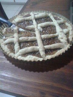 Una foto de Pastafrola de dulce de batata con chocolate