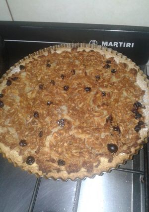 Una foto de Tarta de manzana, canela y pasas