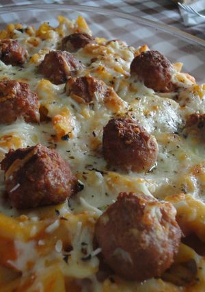 Una foto de Macarrones con albóndigas al horno