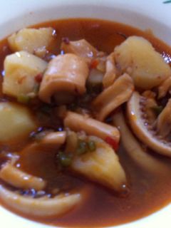 Una foto de Papas con potas (o calamares)