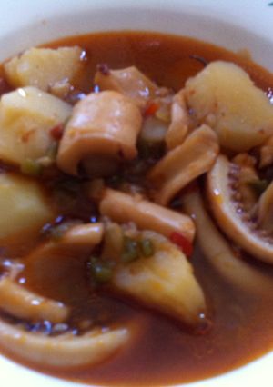 Una foto de Papas con potas (o calamares)