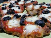 Una foto de queso mozzarella rebozado