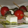 Brocheta de queso, cherry y anchoa