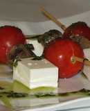 Brocheta de queso, cherry y anchoa