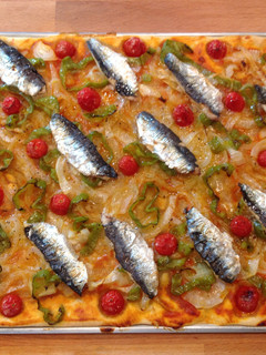 Una foto de Coca de sardinas