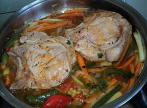 Una foto de Chuletas con salteado de verduras