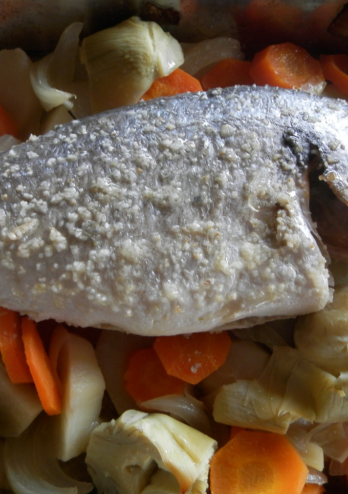 Una foto de Dorada al horno con verduras
