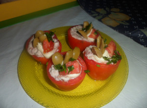 Una foto de Tomates peritas rellenos con foie