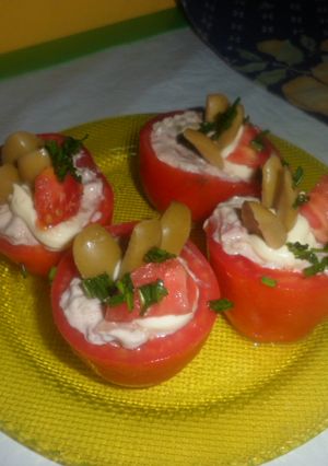 Una foto de Tomates peritas rellenos con foie