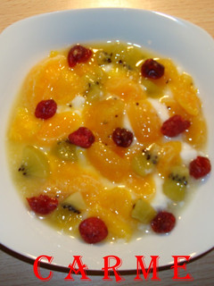 Una foto de Yogur con frutas caramelizadas