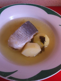 Una foto de Caldo de pescado con dorada