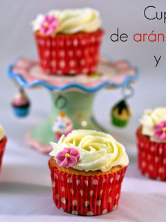 Una foto de Cupcakes de arándanos rojos y limón