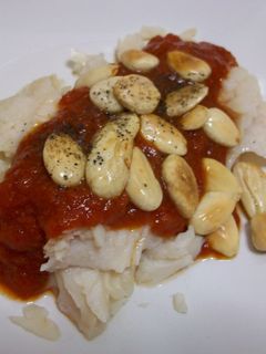 Una foto de Revuelto de pescado con almendras