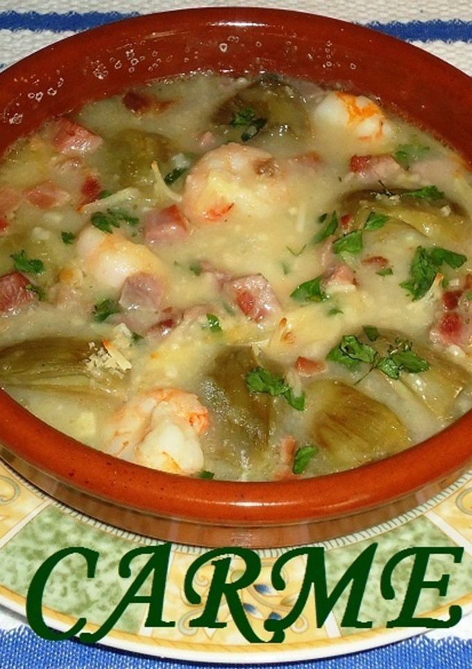 Una foto de Alcachofas con gambas y jamón