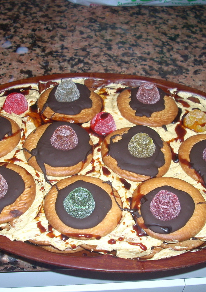 Una foto de Tarta de galletas, moca y chocolate