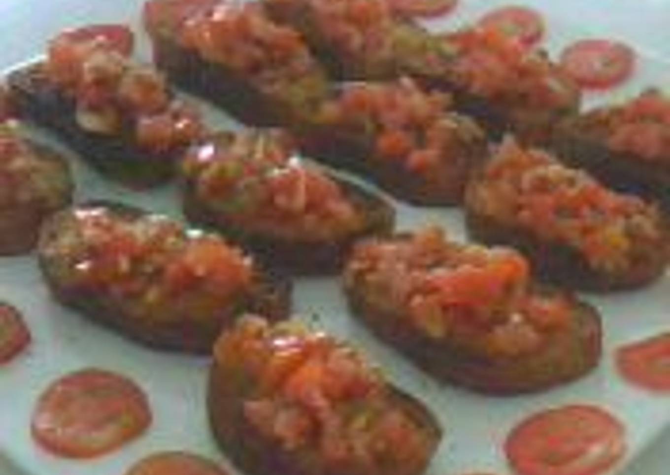 Brucheta o pan tostado con tomate y perejil<br />