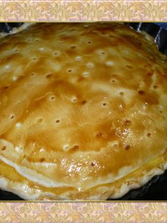 Una foto de Tarta de choclo con salsa blanca y queso