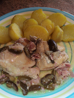 Una foto de Pollo con aceitunas