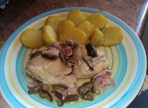 Una foto de Pollo con aceitunas
