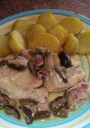 Una foto de Pollo con aceitunas