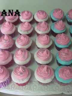 Una foto de Cupcakes de coca-cola y mantecol para cumpleaños