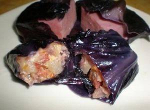 Una foto de Rollitos de col roja lombarda rellenos