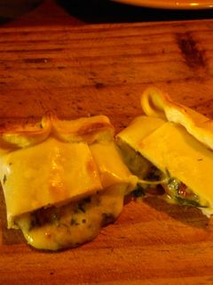 Una foto de Empanadas caprese al horno