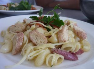 Una foto de Pasta con salami