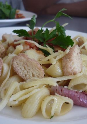Una foto de Pasta con salami