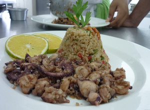 Una foto de Pulpo al ajillo (con cebolla y ajo)
