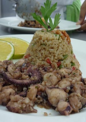 Una foto de Pulpo al ajillo (con cebolla y ajo)