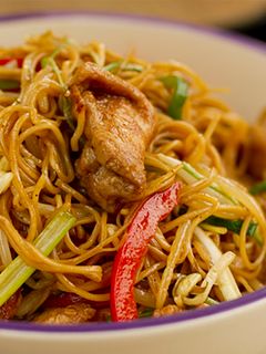 Una foto de Auténticos Fideos Chinos Fritos (Chow mein)