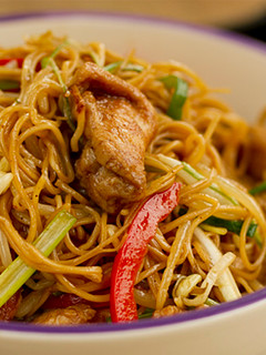 Una foto de Auténticos Fideos Chinos Fritos (Chow mein)