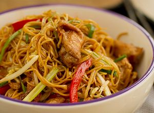 Foto principal de Auténticos Fideos Chinos Fritos (Chow mein)