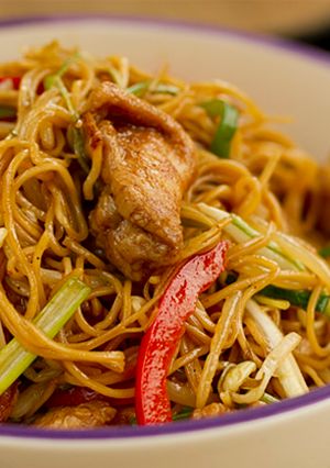 Una foto de Auténticos Fideos Chinos Fritos (Chow mein)