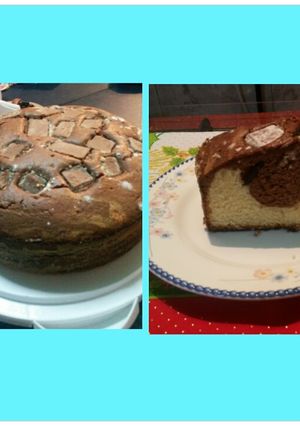 Una foto de Torta marmolada con trozos de chocolate