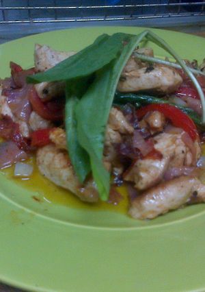 Una foto de Salteado de pollo express