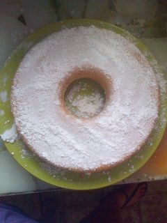 Una foto de Bizcochuelo de manteca y leche caliente